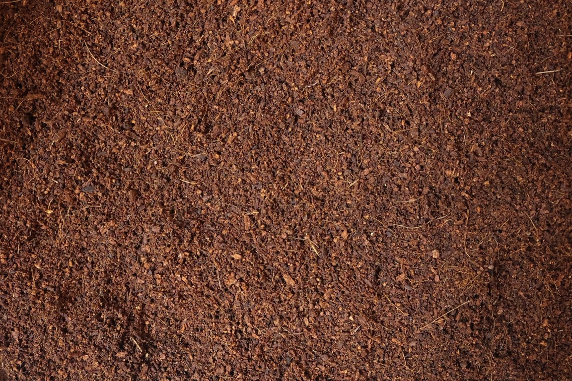 Geofillの実物を真上から写した写真。茶色い粒状の天然素材